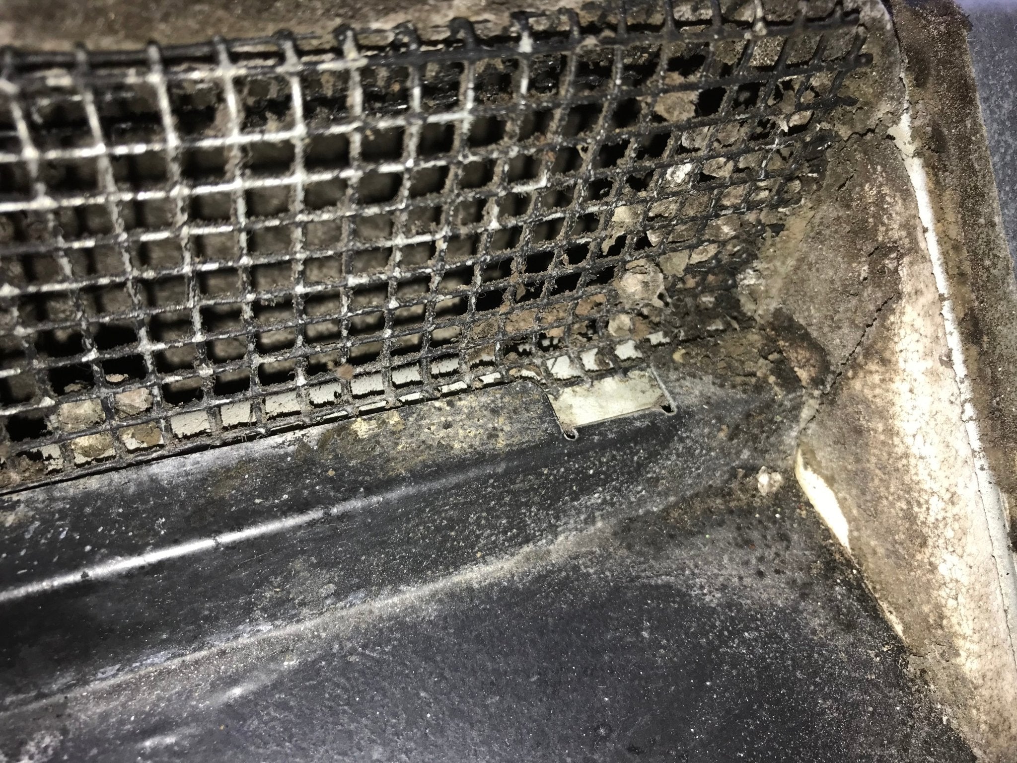 The RZ AIRflow: A Game-Changer for New York Apartment Owners in Smoke, Pollen, and Odor Elimination Introduction: - RZ Mask